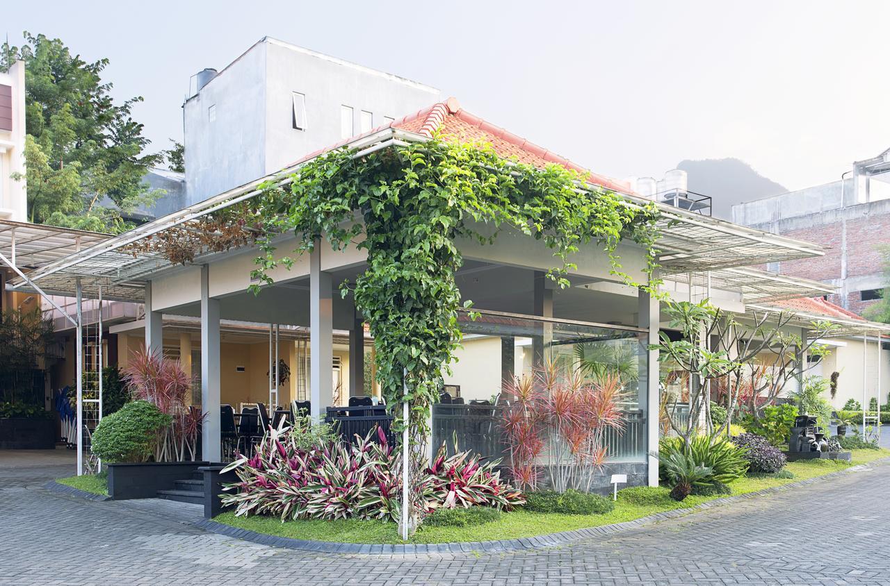 Riverstone Hotel & Cottage Batu  Exterior photo