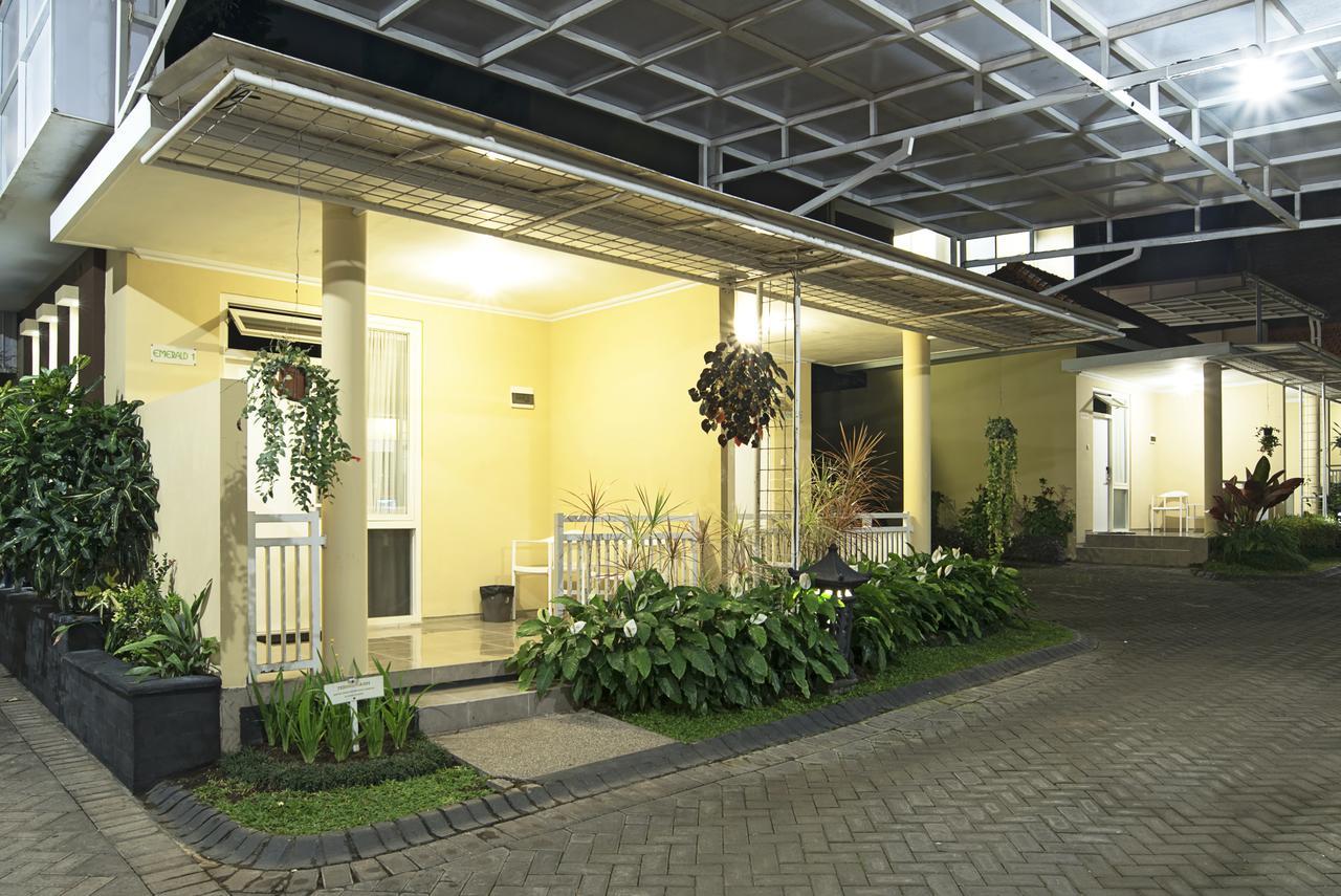 Riverstone Hotel & Cottage Batu  Exterior photo